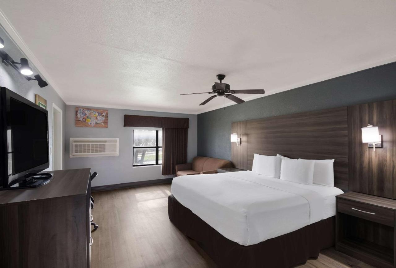 Econo Lodge Near The Domain - The Arboretum Austin Exterior foto